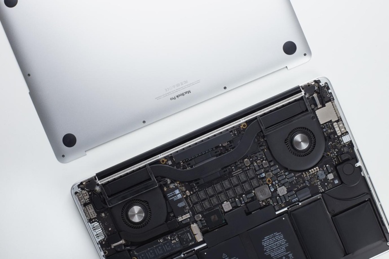 Що в жодному разі не можна робити, якщо залили MacBook: поради авторизованого сервісу Apple