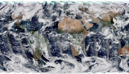 Спутник NOAA-21 прислал первые изображения Земли с прибора VIIRS: заснеженные Гималаи, бирюзовое Карибское море и облака смога над Индией