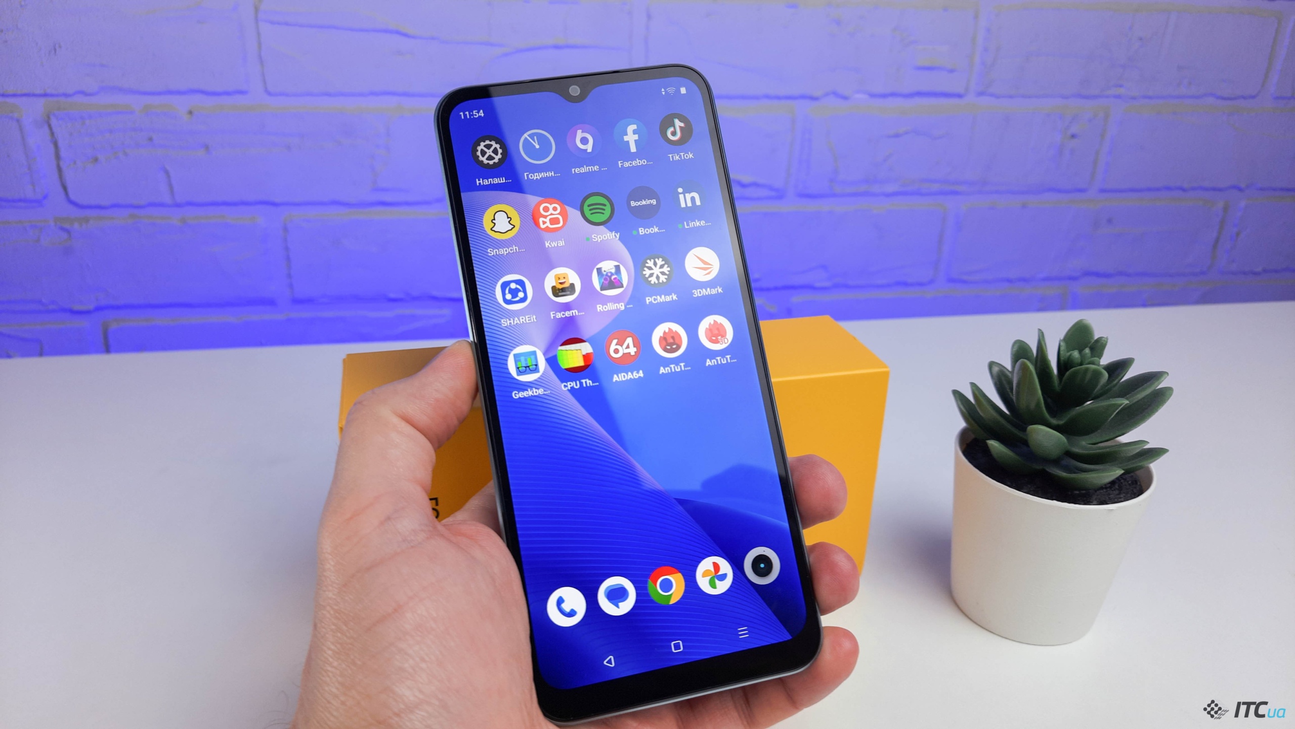 Обзор realme С30s и C33: яркие ультрабюджетники с портами microUSB - ITC.ua