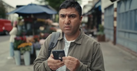 Apple сняла новую рекламу о функциях конфиденциальности iPhone  —  с Натаном из «Теда Лассо»