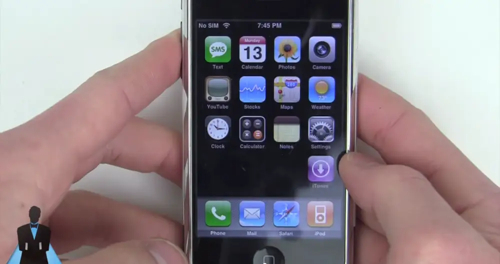 Рівно 16 років тому Стів Джобс представив перший Apple iPhone