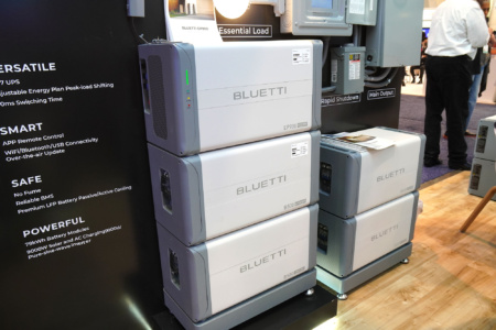 Bluetti представила инверторную систему автономного питания EP900 мощностью 9 кВт, масштабируемую до 79 кВт⋅ч с помощью внешних аккумуляторов B500