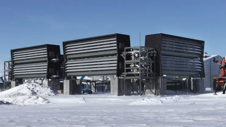 Завод Climeworks з видалення вуглецю в Хеллішейді, Ісландія.