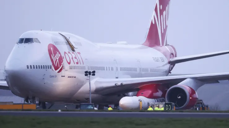 Cosmic Girl with Virgin Orbit's LauncherOne rocket attached to its wing before its first launch in the UK.  Cornwall Spaceport, Newquay Airport, 9 January 2023.  Photo: Henry Nicholls/Reuters