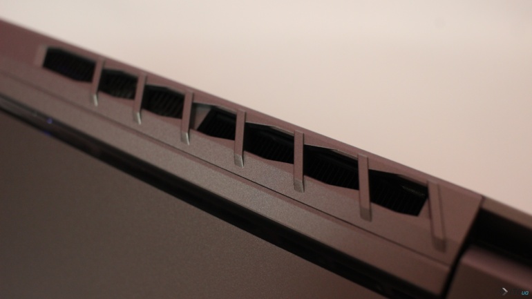 Огляд Acer Predator Triton 300 SE: компактний ігровий ноутбук з потужною начинкою