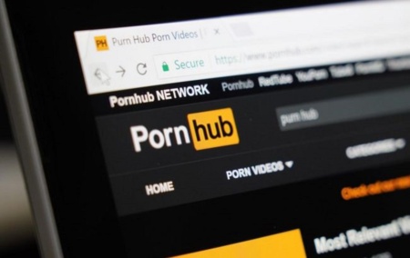 На Pornhub лише з паспортом: у Луїзіані ввели обов’язкову вікову перевірку на “дорослих” сайтах