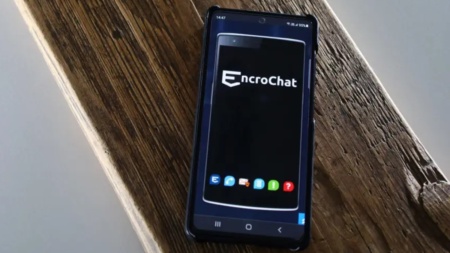 Поліція заарештувала тисячі злочинців, зламавши зашифровану телефонну мережу EncroChat у 2020-му році. Однак чи було це законно?