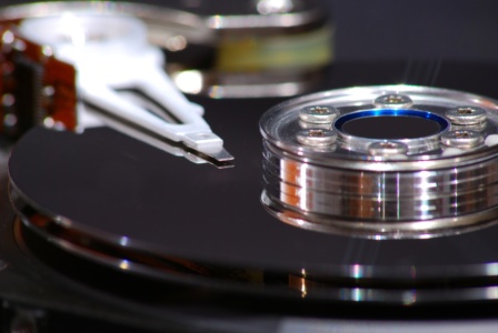Закат эры HDD: поставки жестких дисков в 2022 году упали почти вдвое