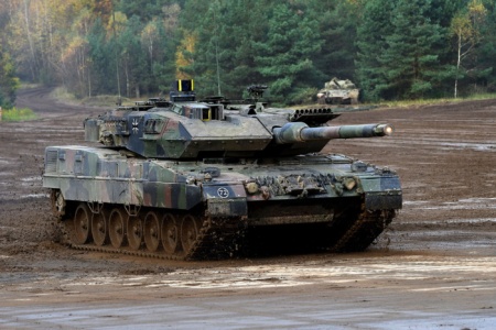 Leopard для України: Німеччина передає 14 Leopard 2A6 та схвалює реекспорт танків з інших країн