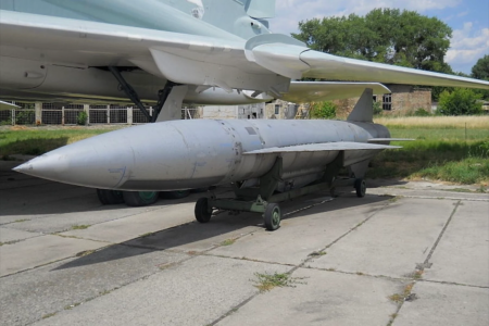 Невловний вбивця: чи може Україна збивати ракети Х-22?