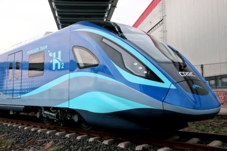 China launched its first hydrogen train - it develops a speed of up to 160 km/h, has a range of 600 km and 5G communication