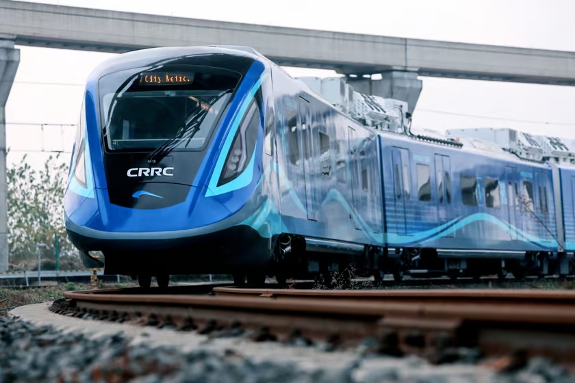 Китай запустив свій перший водневий потяг — він розвиває швидкість до 160 км/год, має запас ходу 600 км та 5G-зв’язок