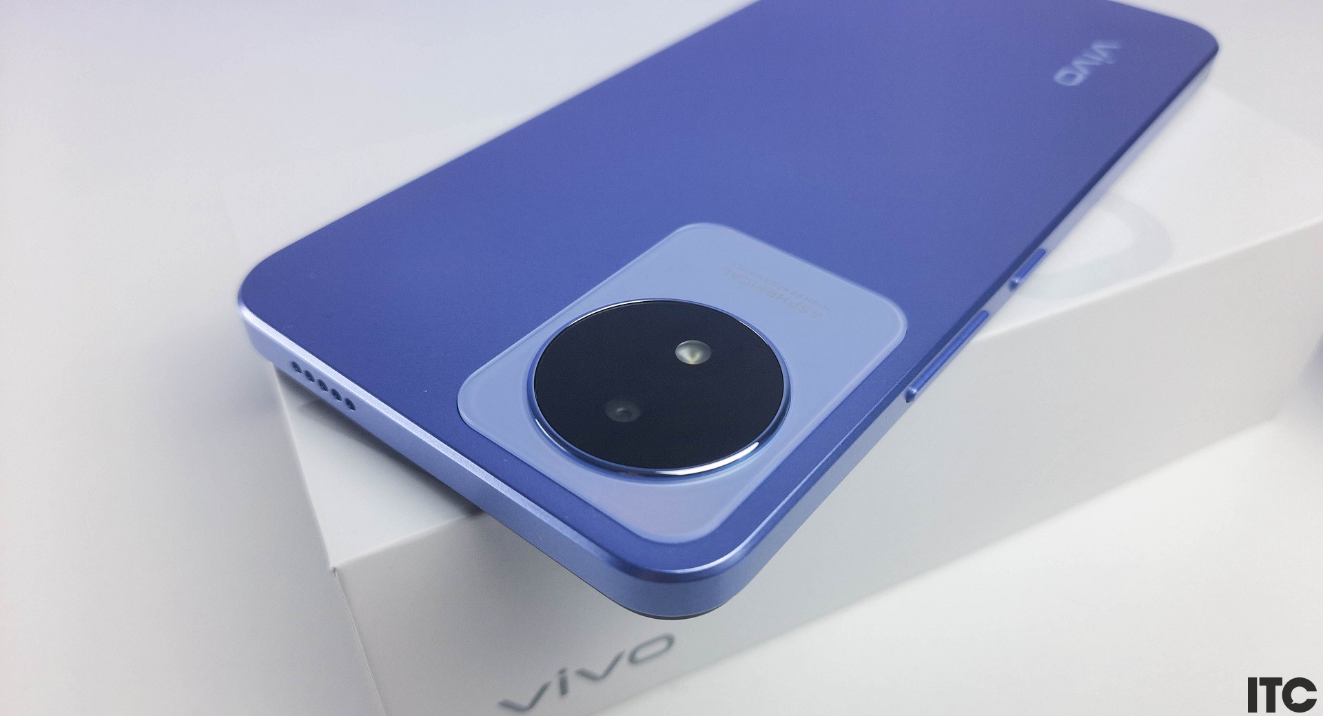 Огляд смартфона Vivo Y02: сучасний дизайн, батарея 5000 мАг та порт MicroUSB за $95