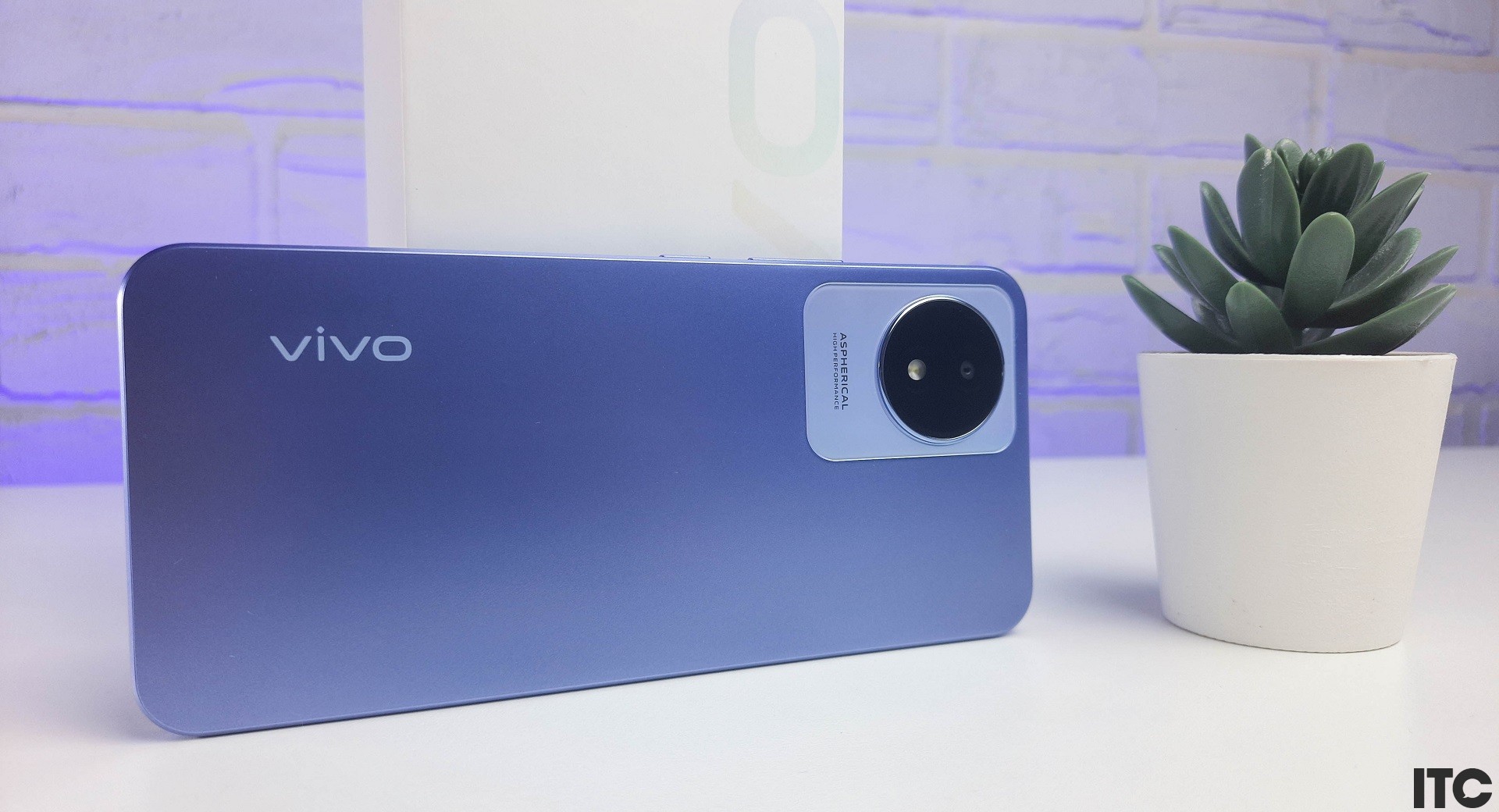 Огляд смартфона Vivo Y02: сучасний дизайн, батарея 5000 мАг та порт MicroUSB за $95