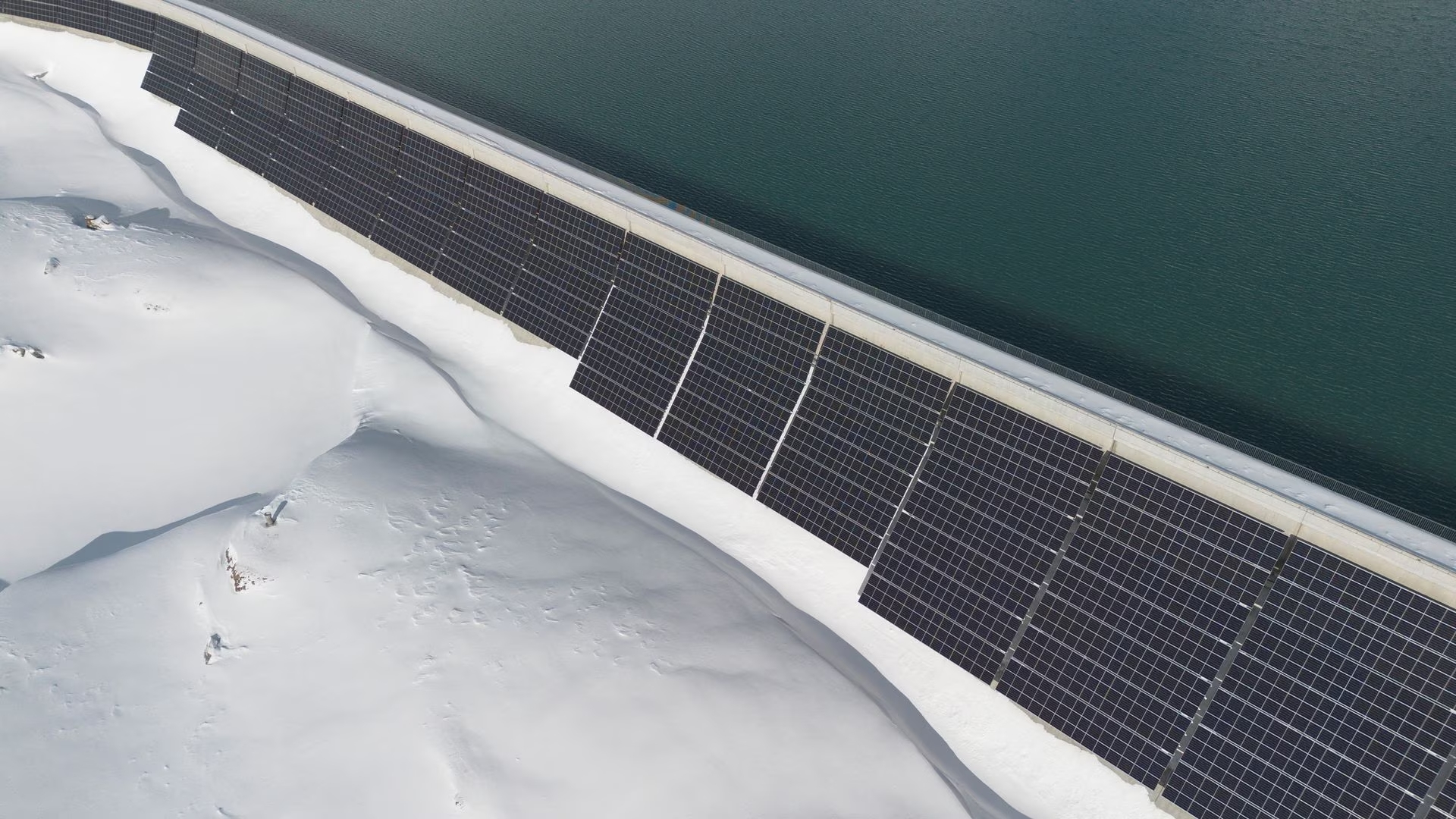 The highest rowing in Europe is covered with 5 thousand solar panels - they will produce almost 3.3 million kWh of electricity per year