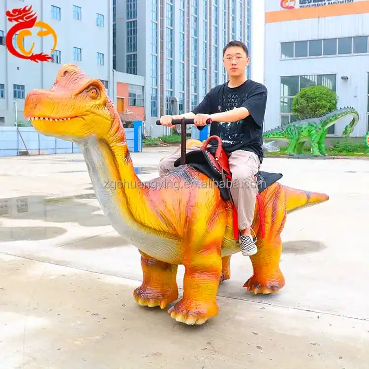 На Alibaba продають електромобіль… у вигляді 3-метрового динозавра — одного заряду акумулятора вистачить на 6 годин безперервної “їзди”