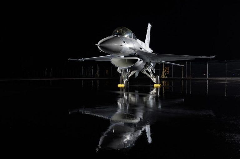Истребитель F-16 Fighting Falcon: американский боевой сокол