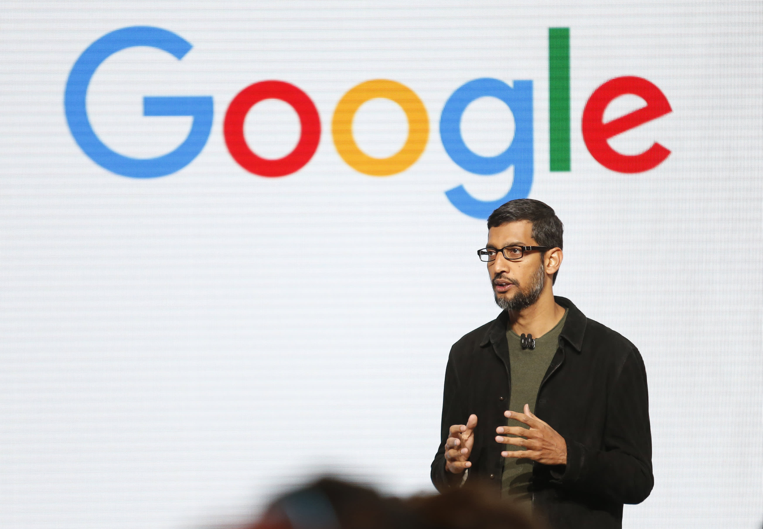 CEO Google примусив увесь колектив тестувати Bard — ШІ-технологію, яка покликана “знищити” ChatGPT. Image by Reuters