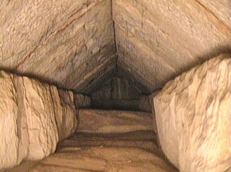 Прихований коридор усередині Великої піраміди в Гізі, виявлений у ході досліджень проєкту Scan Pyramids
