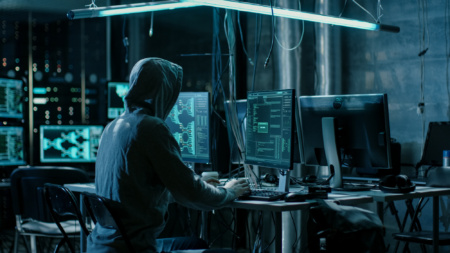 У Китая в 50 раз больше хакеров, чем сотрудников кибербезопасности у ФБР – глава агентства