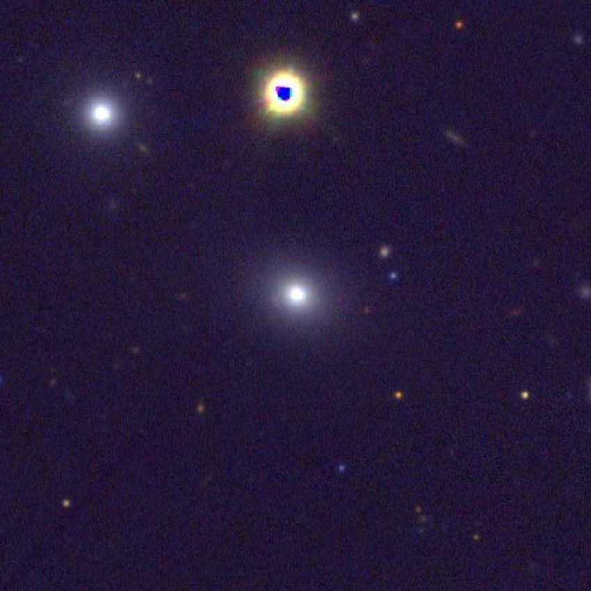 Галактика PBC J2333.9-2343 розташована в центрі зображення, отриманого з телескопа панорамного огляду та системи швидкого реагування (Pan-STARRS) PS1. Джерело: Інститут астрономії Гавайського університету
