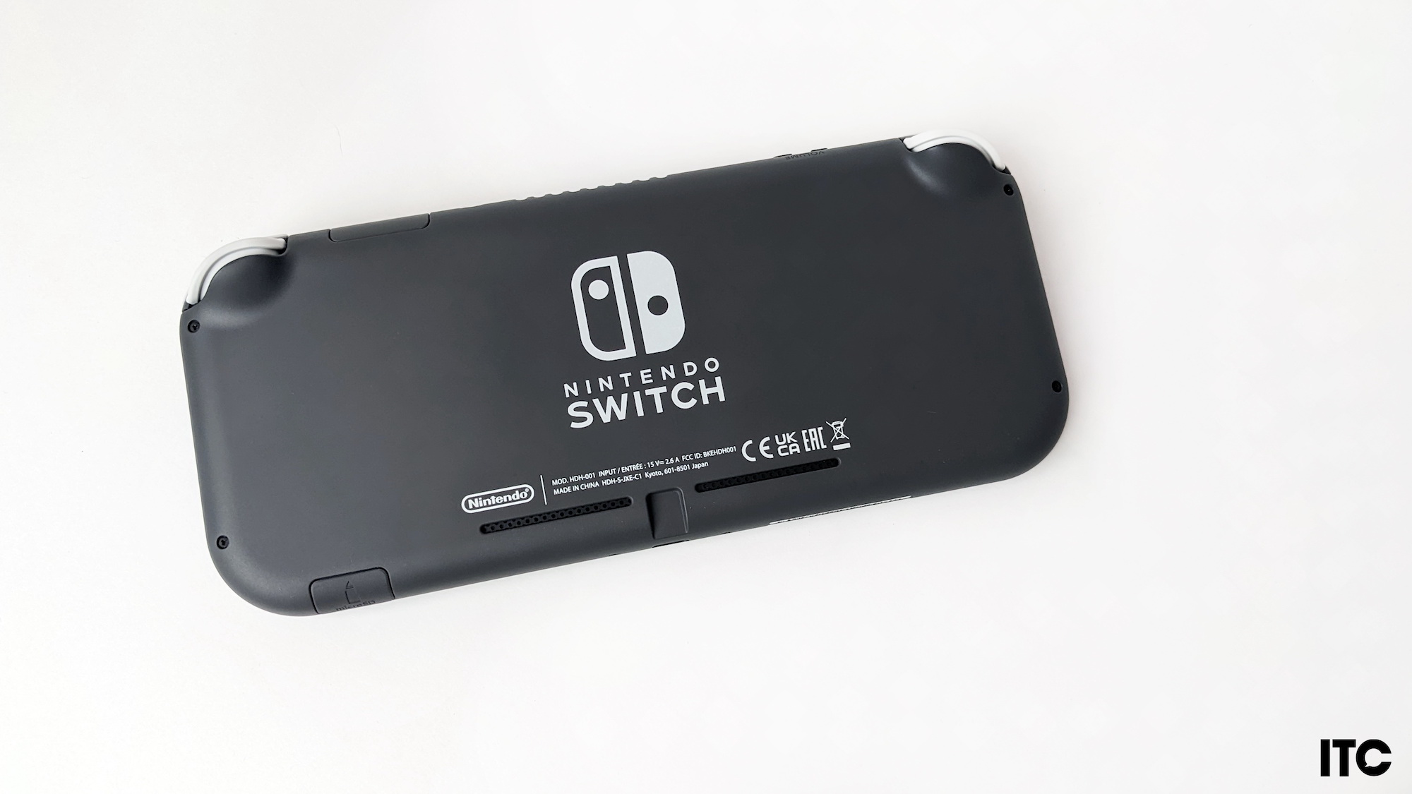 Опыт использования Nintendo Switch Lite: как случайно стать нинтендобоем