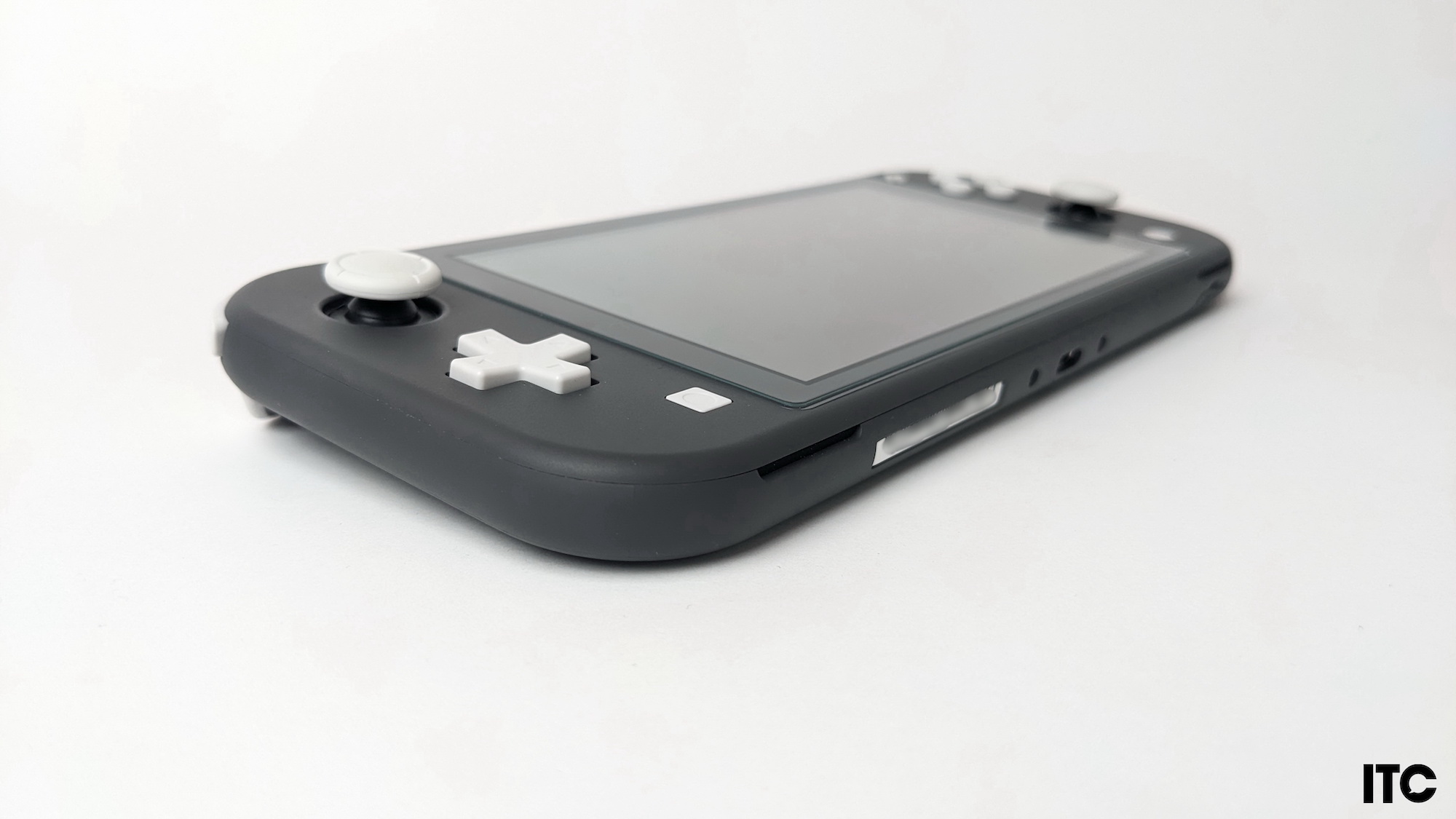 Опыт использования Nintendo Switch Lite: как случайно стать нинтендобоем