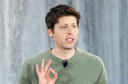 The head of OpenAI, Sam Altman, proposed creating an agency to control AI and issue development licenses