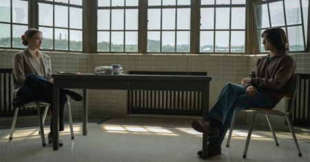 «‎Переполненная комната»: Аманда Сейфрид исследует расстройство личности «преступника» Тома Холланда в новом психологическом триллере Apple