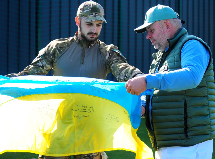 Меценат Григорий Козловский вместе с футбольным сообществом помогает военным с реабилитацией