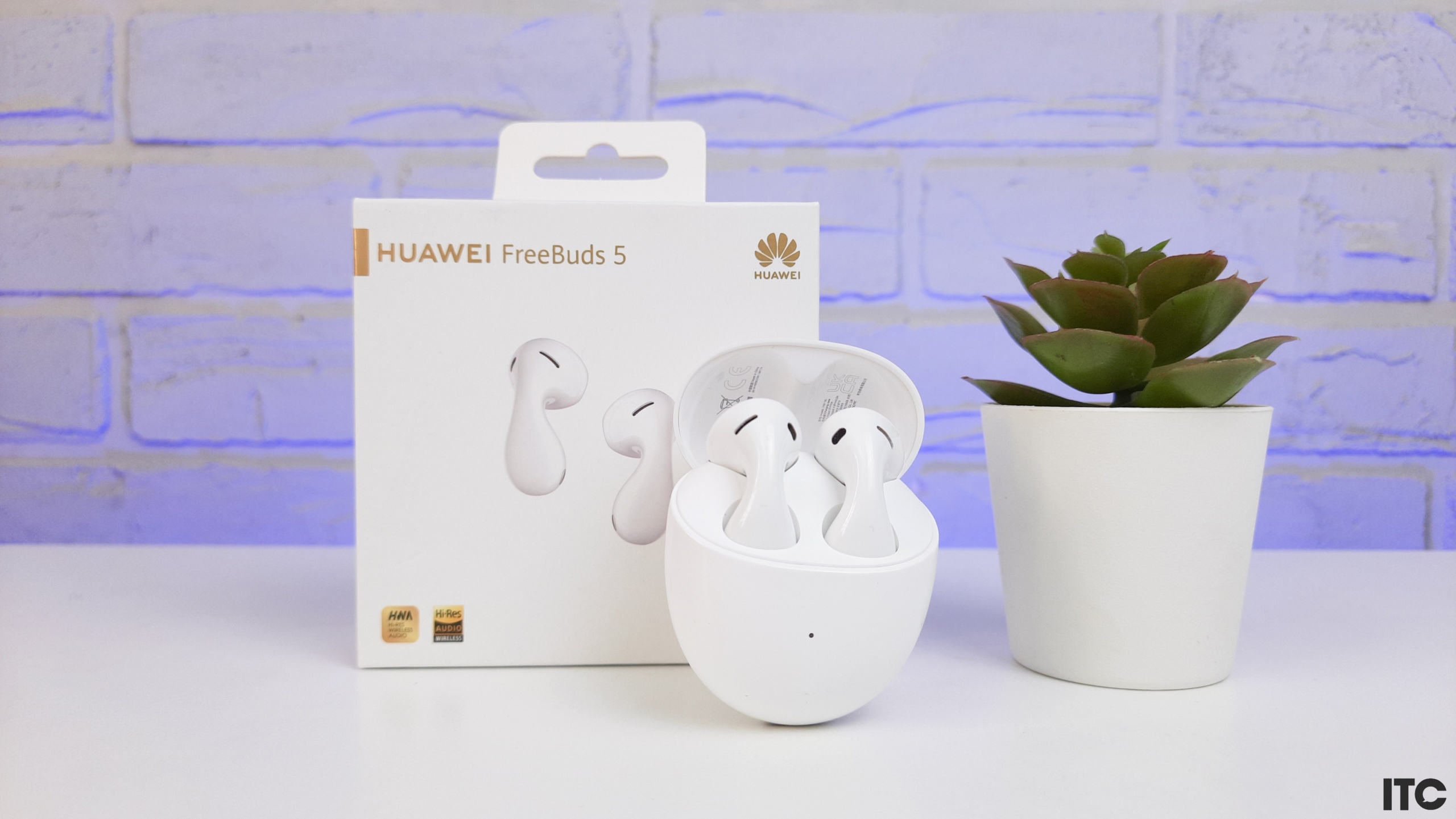 Обзор TWS-наушников Huawei FreeBuds 5: необычный дизайн, хорошее звучание и негативный опыт использования