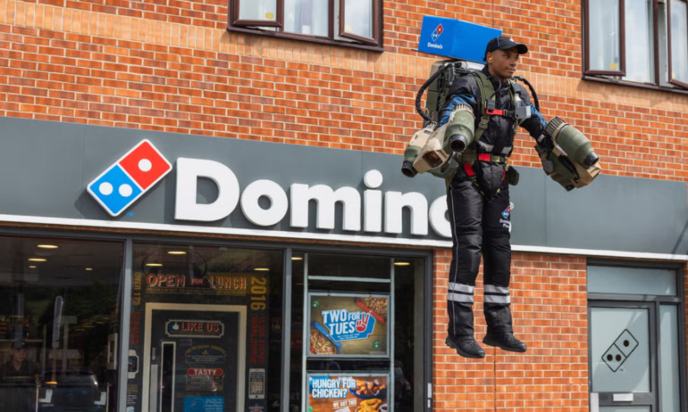 Rocketman! Перша в історії доставка піци jetpack-ом.