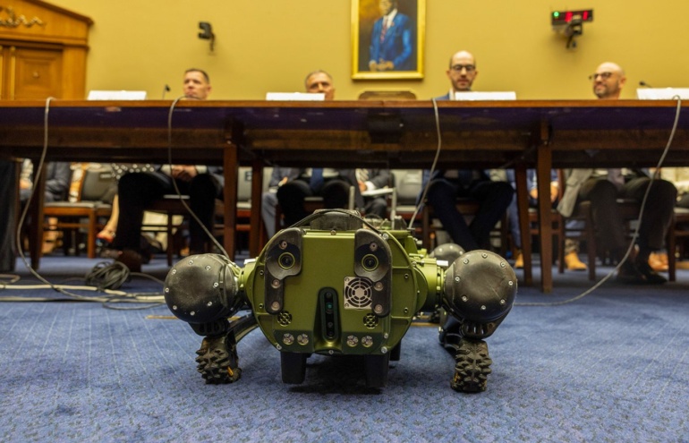 Республіканці пропонують використовувати роботів-собак для патрулювання кордонів США