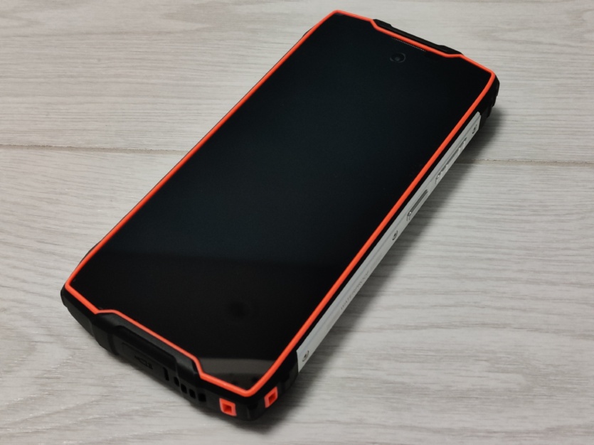 Огляд захищеного смартфону Blackview BV9300 з акумулятором 15080 мАгод: котики оцінять