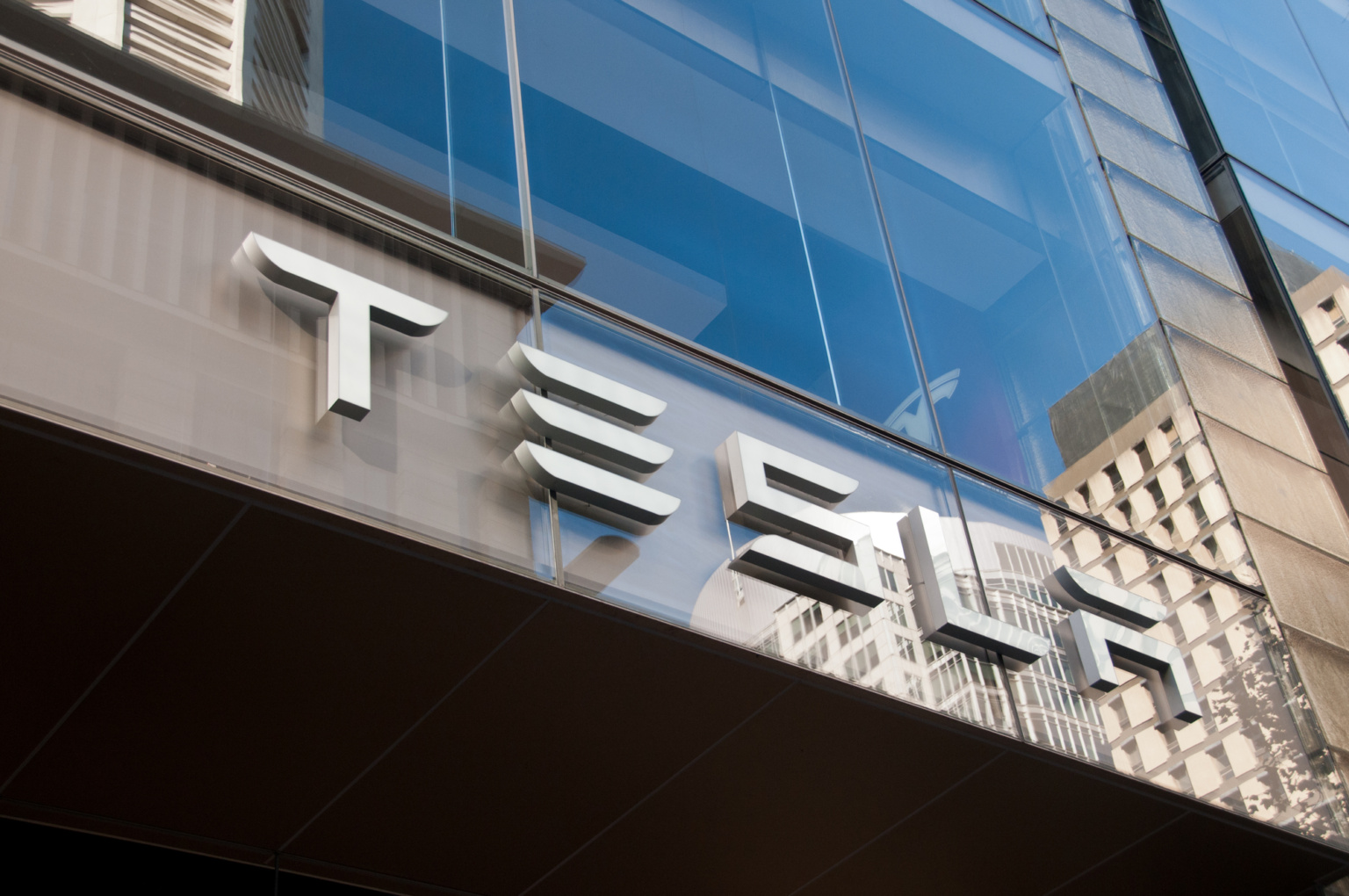 Ілон Маск та інші керівники Tesla повернуть компанії $735 млн – після звинувачень в «‎завеликій компенсації»
