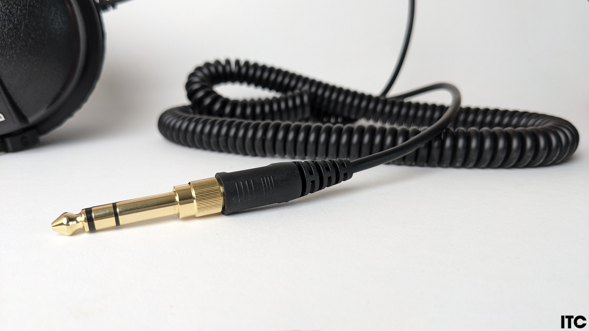 Огляд навушників Beyerdynamic DT 990 Pro LB та DT 770 Pro LB – лімітована серія для поціновувачів якісного аудіо
