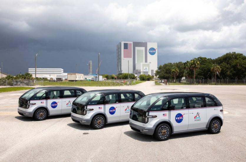 Canoo замість Astrovan: NASA показало електрокари, які доставлятимуть екіпаж місії Artemis на стартовий майданчик
