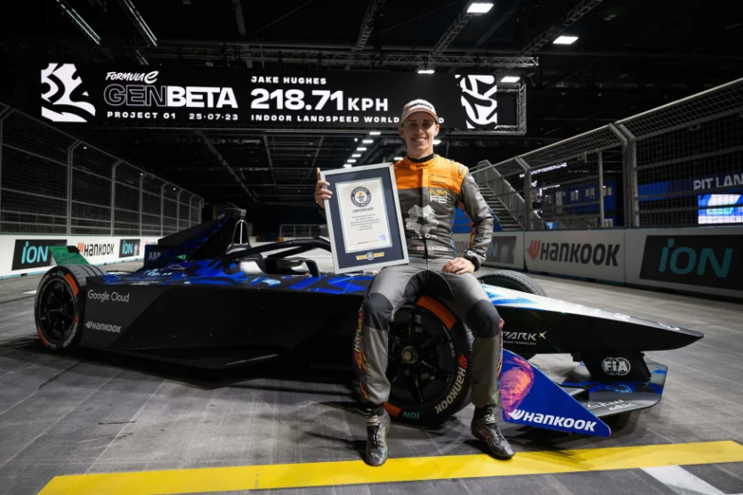 Відео: болід Formula E встановив новий рекорд швидкості в приміщенні — 218,71 км/год