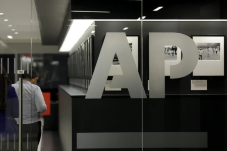 В Associated Press встановили правила використання ШІ для журналістів – ChatGPT радять «уникати‎» (AP Photo/Jenny Kane)