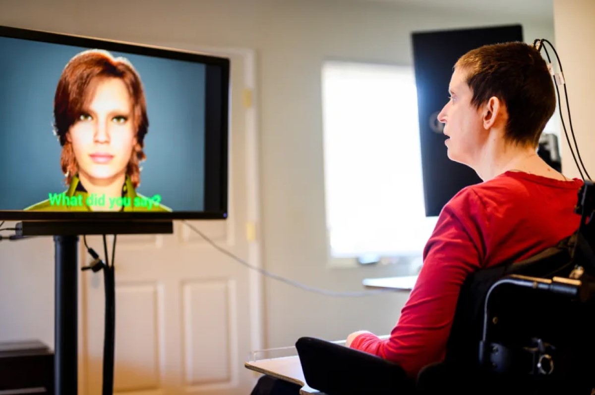 Парализованная женщина «заговорила» через цифровой аватар с помощью интерфейса мозг-компьютер