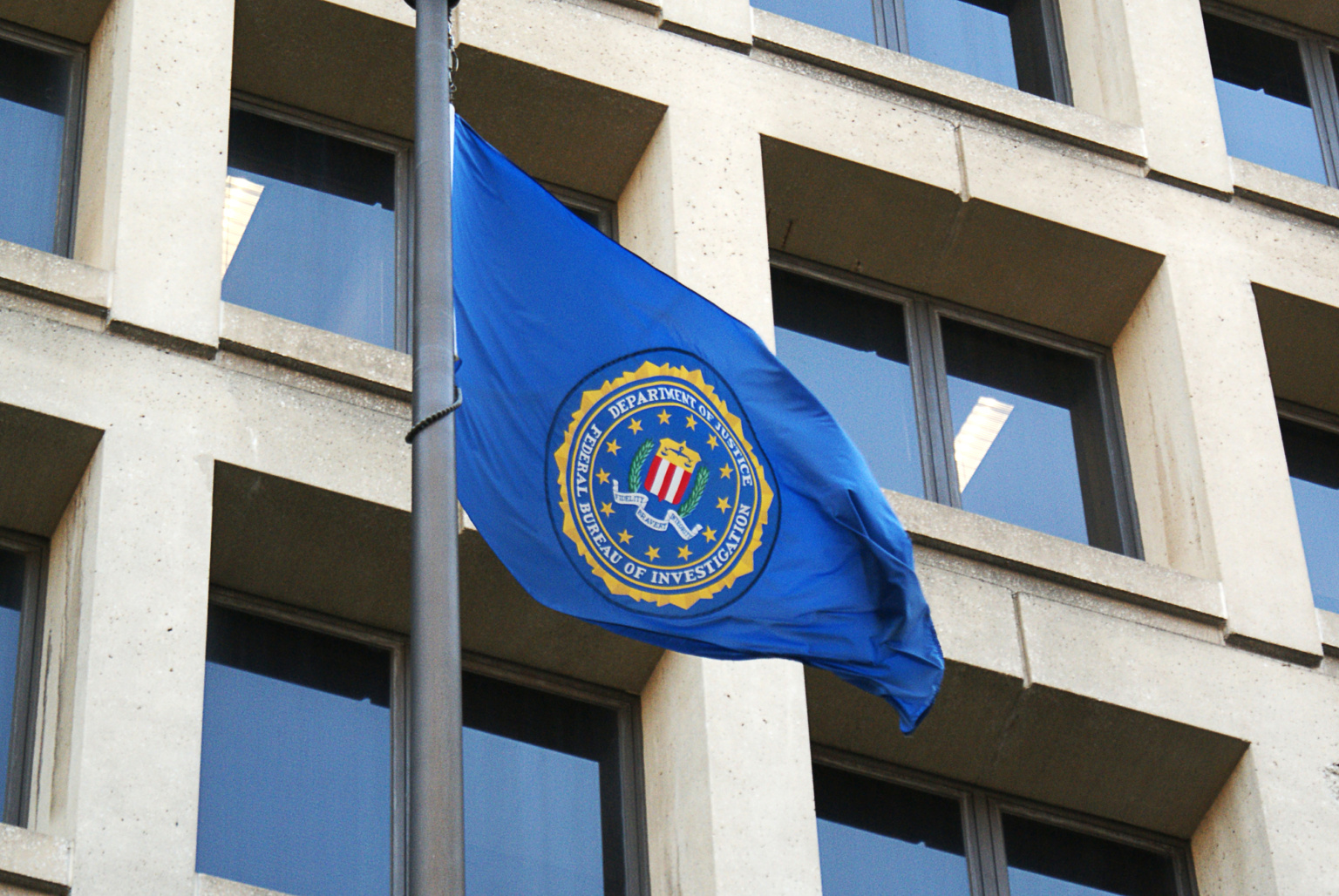 ФБР під час розслідування виявило, що заборонене шпигунське ПЗ в уряді використовувало… ФБР