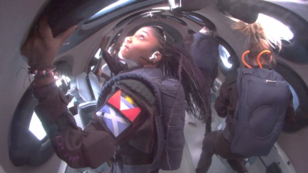 Космоплан Virgin Galactic доставив перших туристів на орбіту – зокрема й 18-річну студентку з її мамою