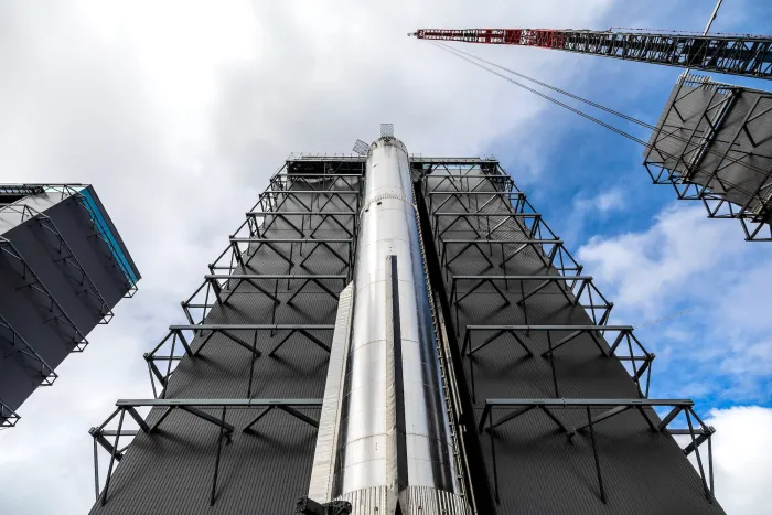 SpaceX выкатила Super Heavy Booster 9 (первая ступень Starship) на стартовую площадку для финальных предполетных тестов
