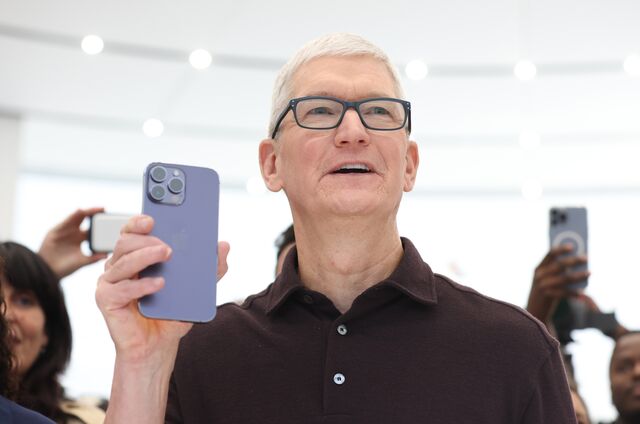 Титан і камери: як Apple продаватиме нові iPhone за вищу ціну
