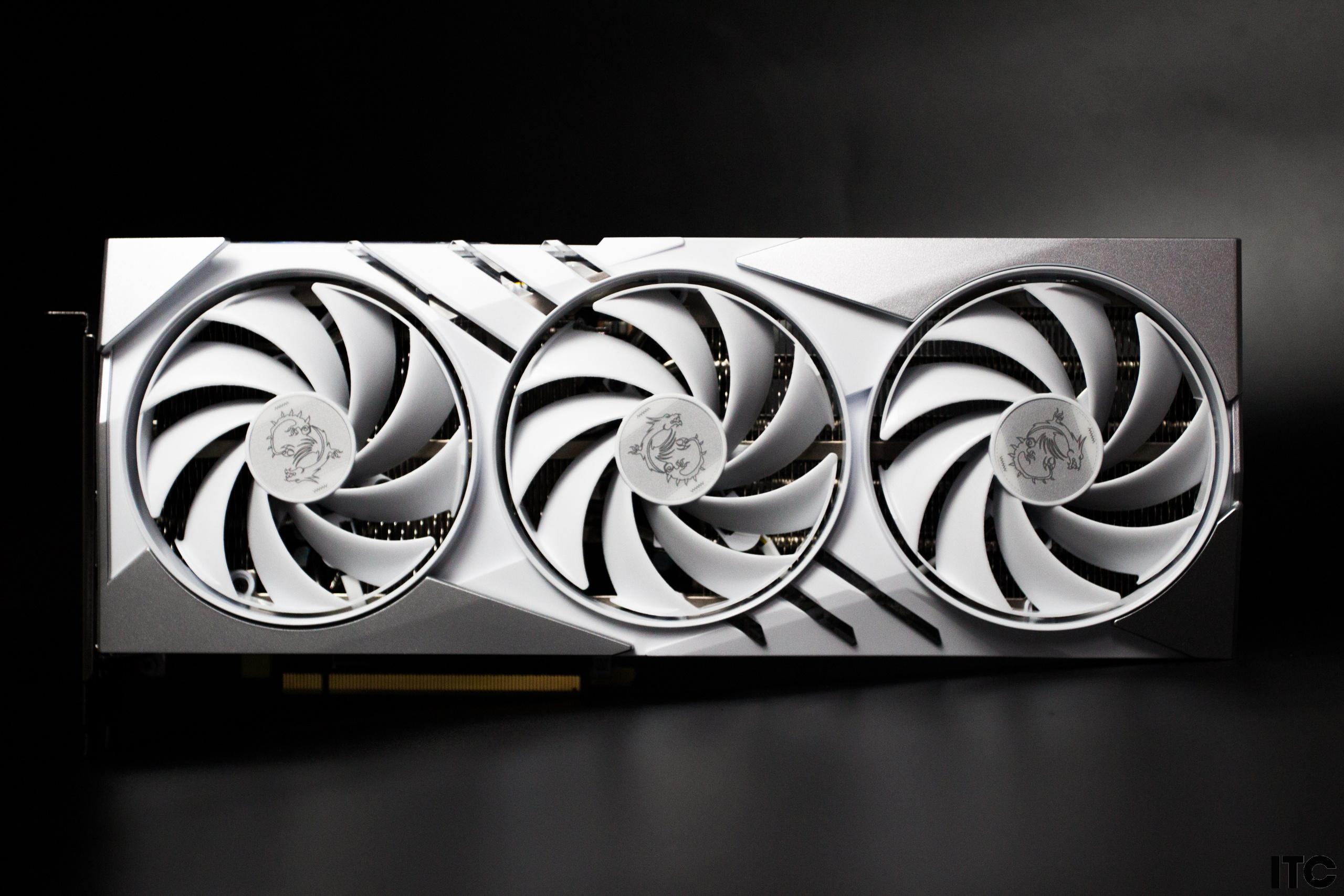 Огляд MSI GeForce RTX 4070 Ti GAMING SLIM WHITE 12G: стильна та продуктивна «Білосніжка» для 2К-геймінгу