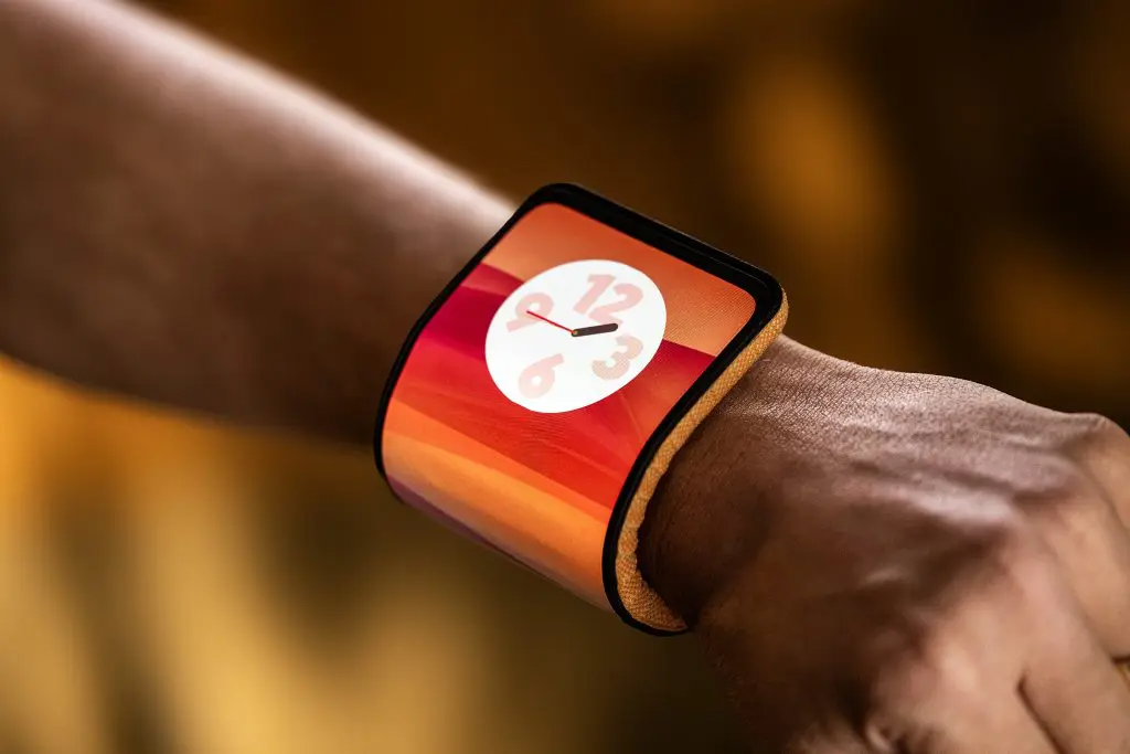 Smartphones com pulseira flexível estão de volta: Motorola mostrou novo protótipo em caixa laranja