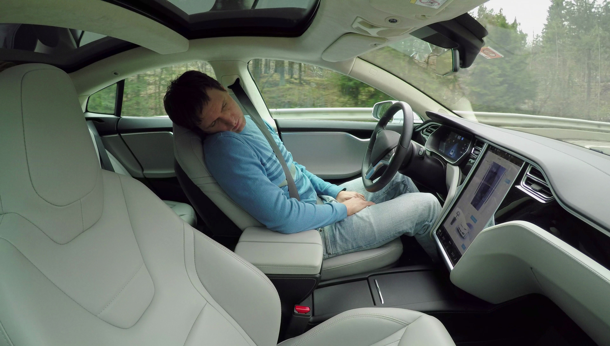 Включи без водителя. Машина на автопилоте Тесла. Тесла model s 2021 Автопилот. Tesla model x Автопилот. Tesla model 3 Автопилот.