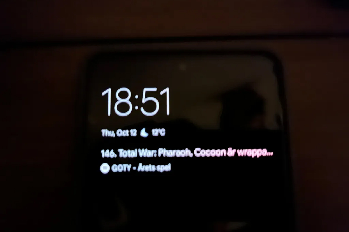 Розовый текст: пользователи Google Pixel 8 Pro наблюдают дефект в режиме Always On