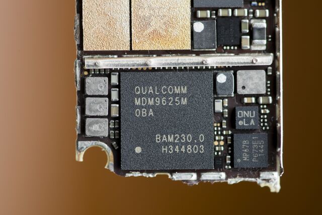 Apple не встигає з розробкою 5G-модема, щоб замінити плату Qualcomm в iPhone до 2026 року