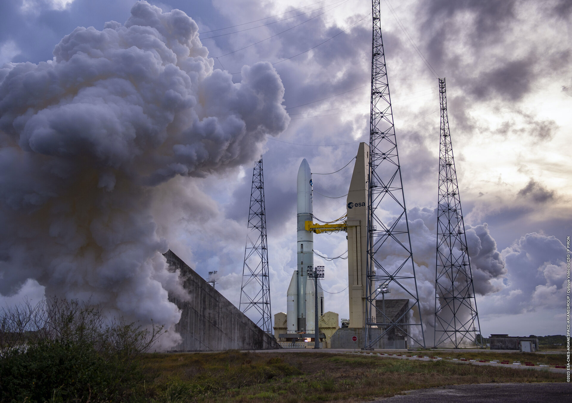 ESA успішно провела вогневе випробовування нової ракети Ariane 6. Вона майже готова до запуску!
